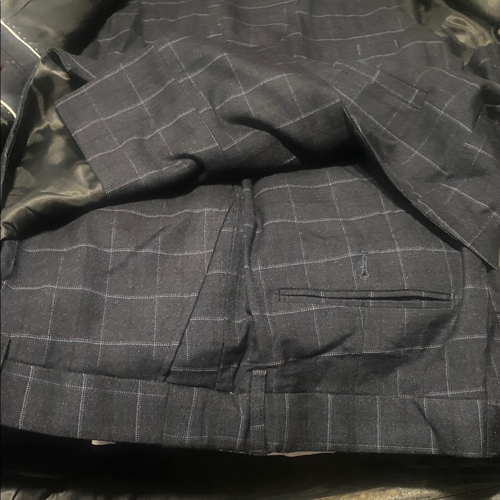 Men's Navy Windowpane 3-Piece Suit with Red Buttons - Picture 3 of 3